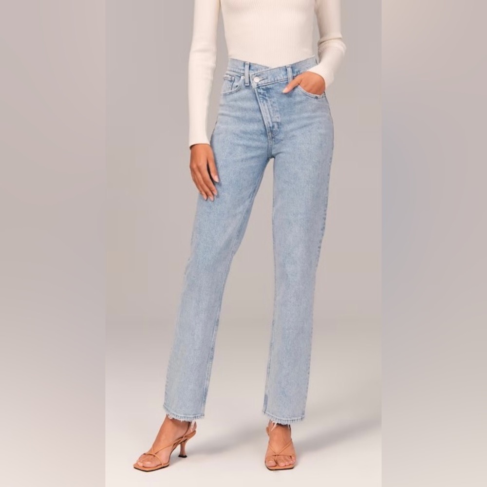 Abercrombie & Fitch Ultra high Rise 90s Straight Jean